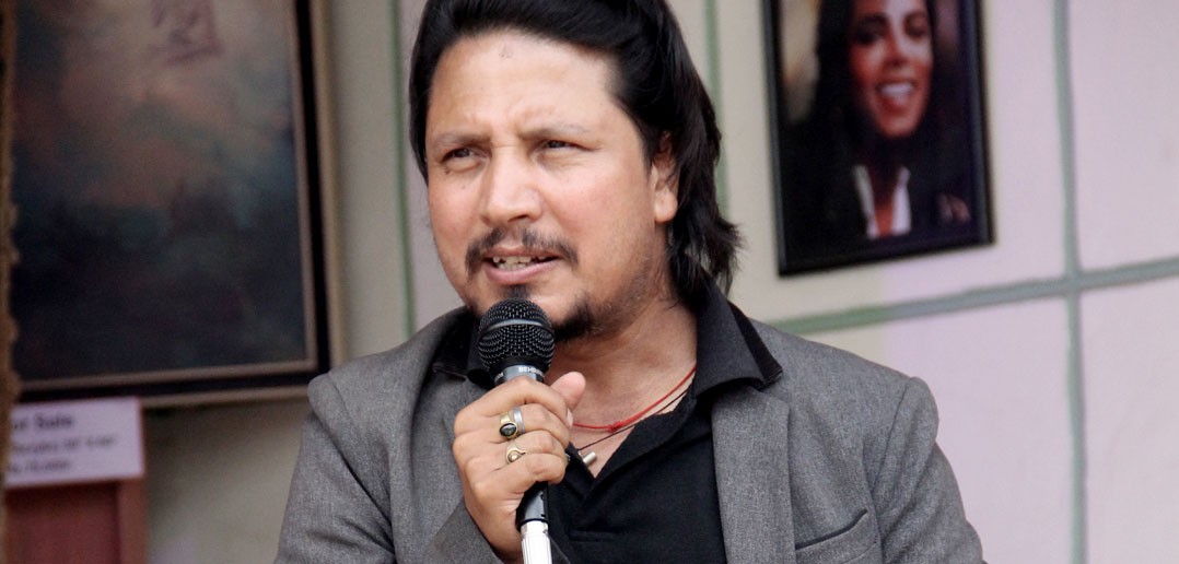 अवार्ड मिलेमताे भएकाे भन्दै अबबाट अवार्ड लिन नजाने दिपकराज गिरीको घोषणा