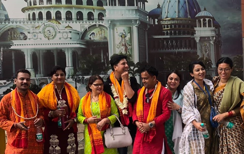 श्रीमती सहित तीर्थ यात्रामा दीपक, जितु र केदार 