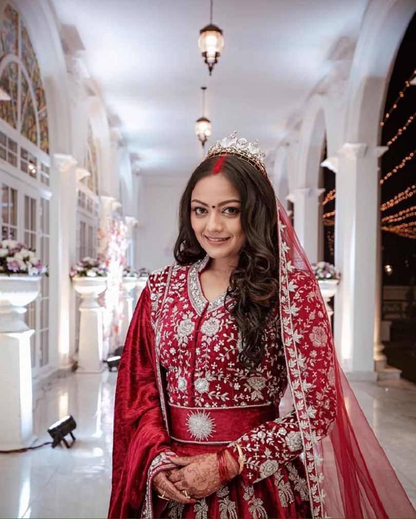 विवाहपछी लेहेङ्गामा सजिएकी ॠचा