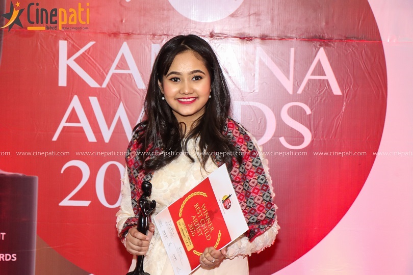 अवार्ड थापेपछी सेड्रीनाको खुशी (तस्बिरमा) 