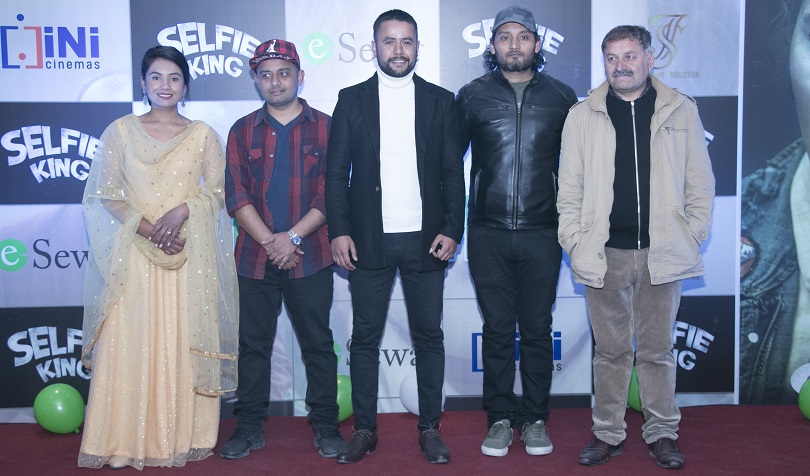 प्रिमियरमा 'सेल्फी किंङ' लाई तारिफै तारिफ(भिडियो) 