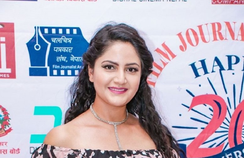 कोरोना रोकधामका लागी वर्षाले गरिन् १ लाख सहयोग (भिडियो)