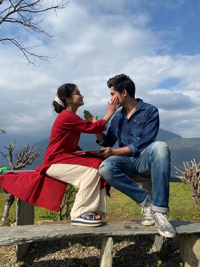 तस्बिरमा 'ए मेरो हजुर ४' को होली