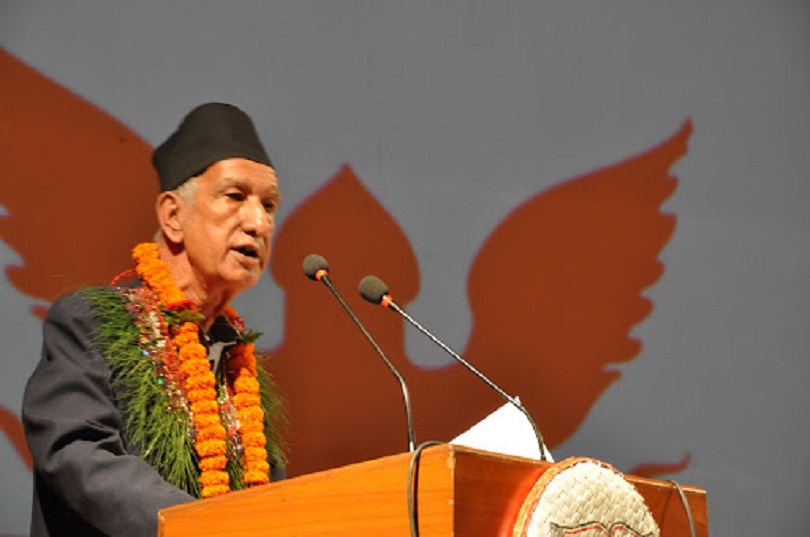 अस्ताए जिउँदा इतिहास, कवि रचनाकार रत्न शमशेर थापा
