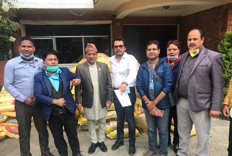 फिल्म कर्मीलाई सहरी विकास राज्यमन्त्रीको पहलमा सहयोग 