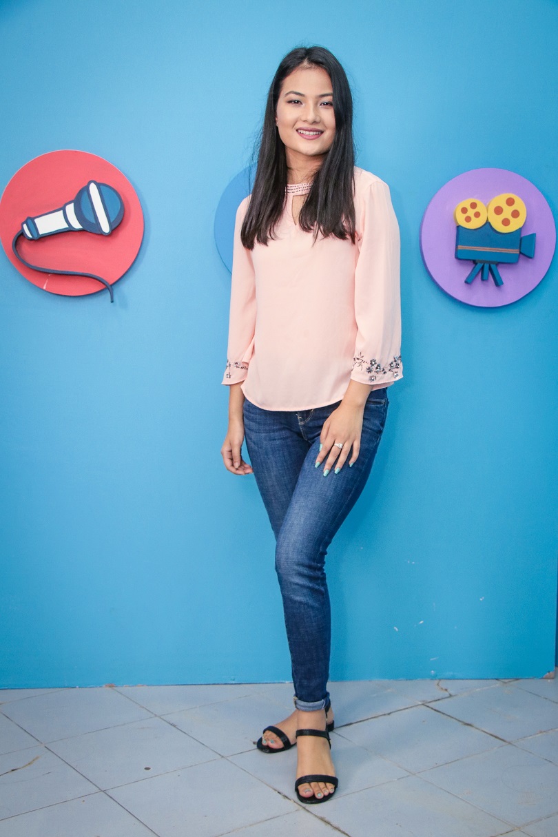 तस्बिरमा गायिका स्मिता दाहालको सुन्दरता