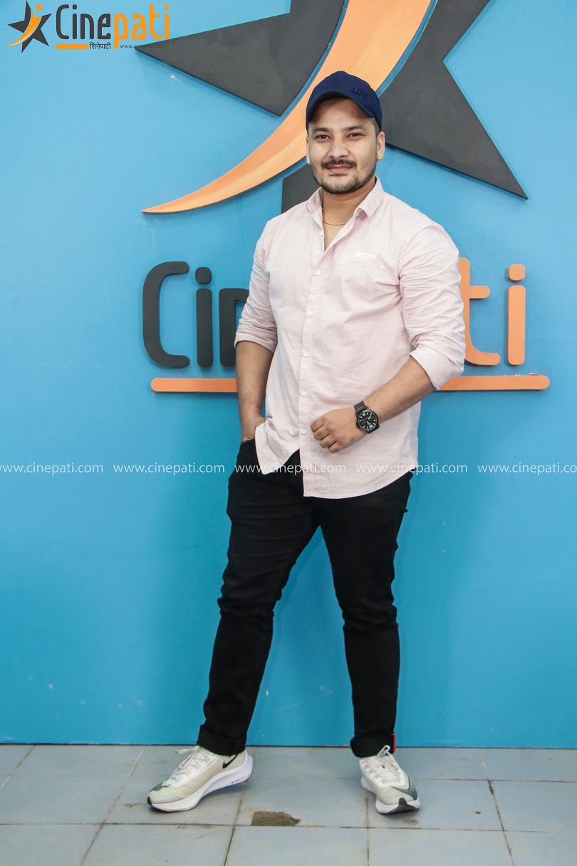 तस्बिरमा कलाकार तथा लोकप्रिय संचारकर्मी शिशिर भण्डारी