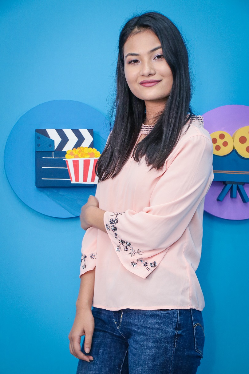 तस्बिरमा गायिका स्मिता दाहालको सुन्दरता