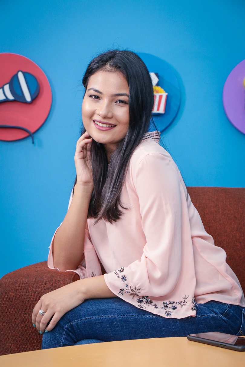 तस्बिरमा गायिका स्मिता दाहालको सुन्दरता