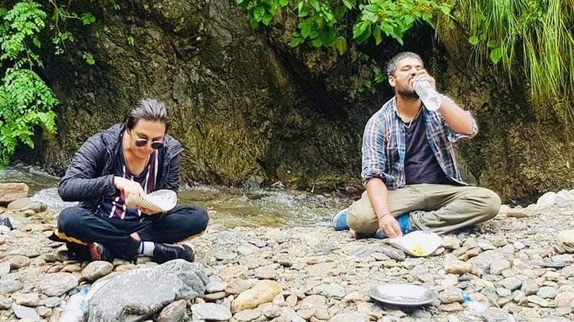 बाढी पहिरो पीडितलाई सहयोग गर्न बागलुङ पुगे पल र दुर्गेश