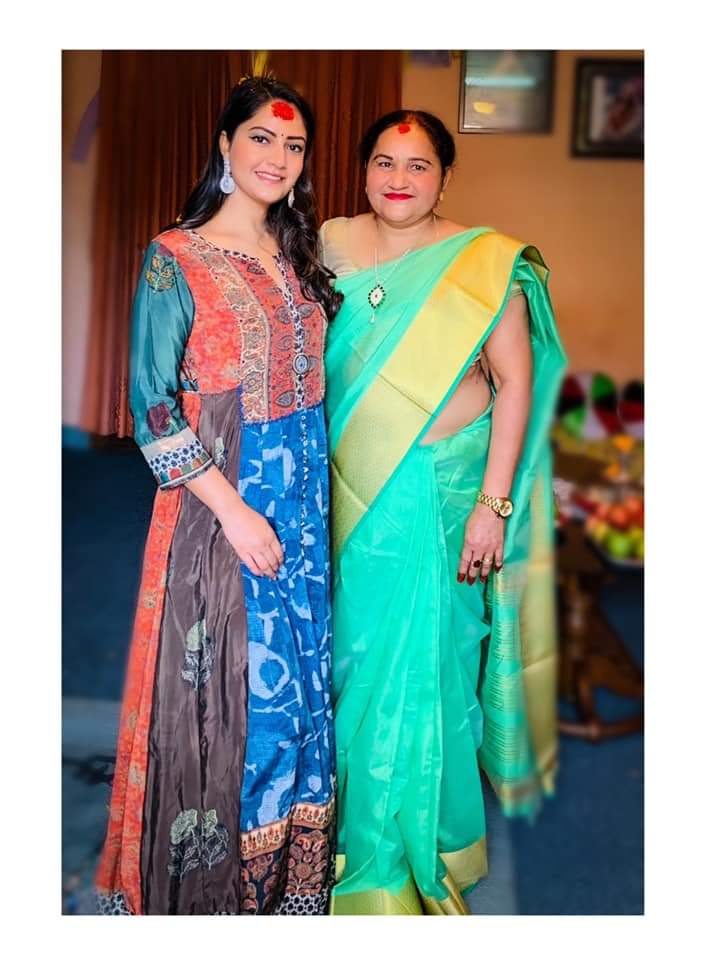 कसरी मनाए कलाकारले दशैँ ? (फोटो फिचर)