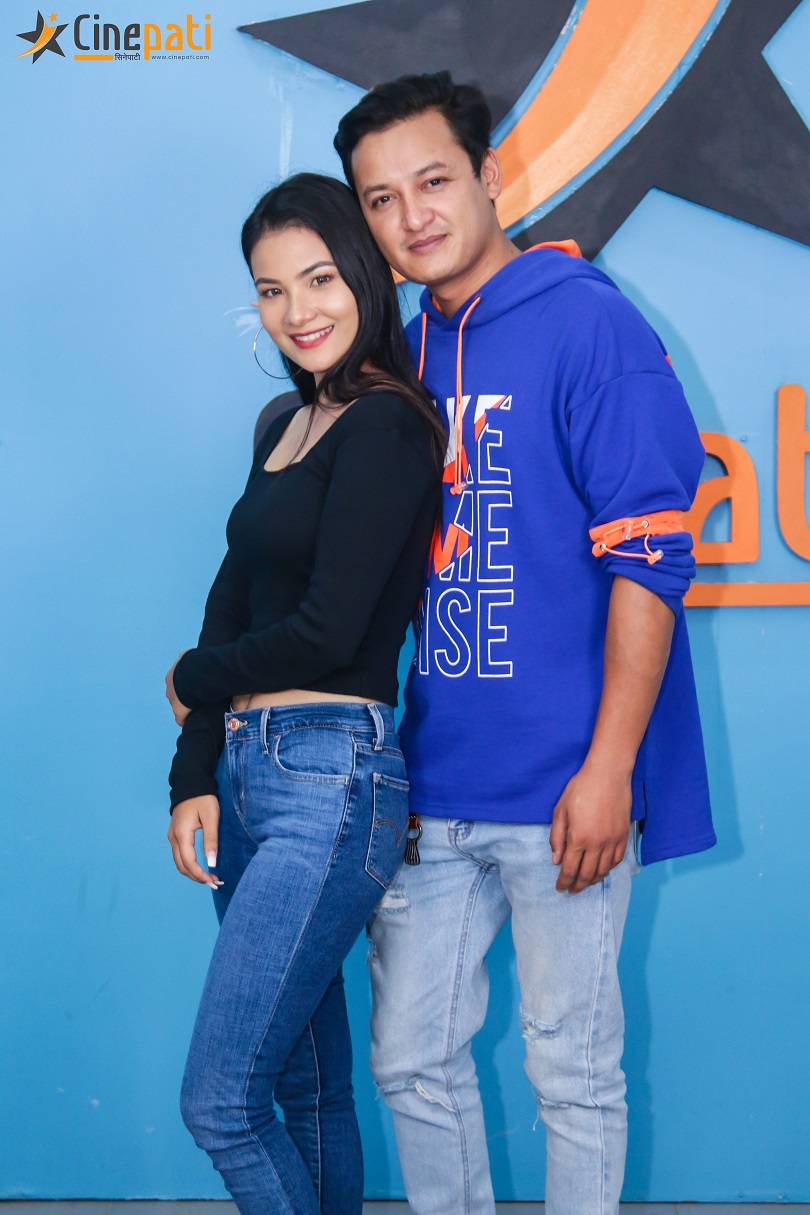 फ्रेममा सलोन र स्मिताको जोडी