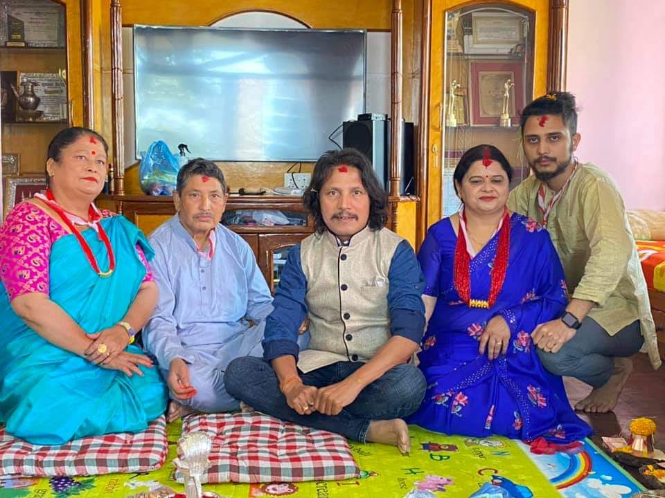 कसरी मनाए कलाकारले दशैँ ? (फोटो फिचर)