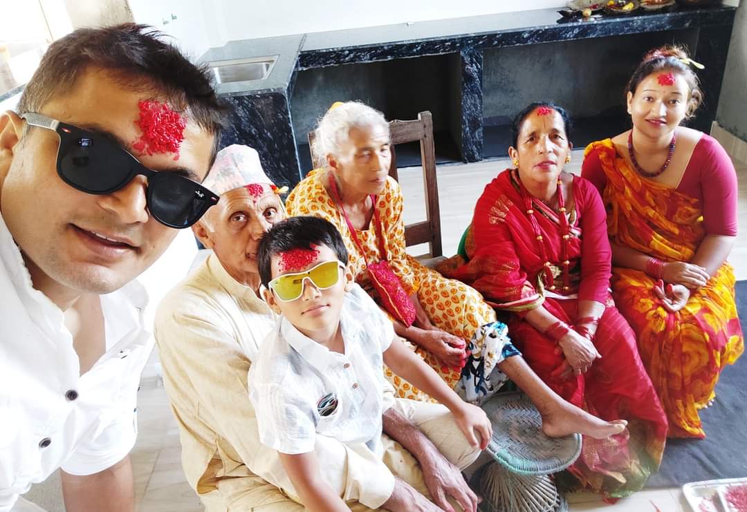 कसरी मनाए कलाकारले दशैँ ? (फोटो फिचर)