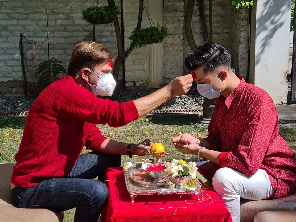 कसरी मनाए कलाकारले दशैँ ? (फोटो फिचर)