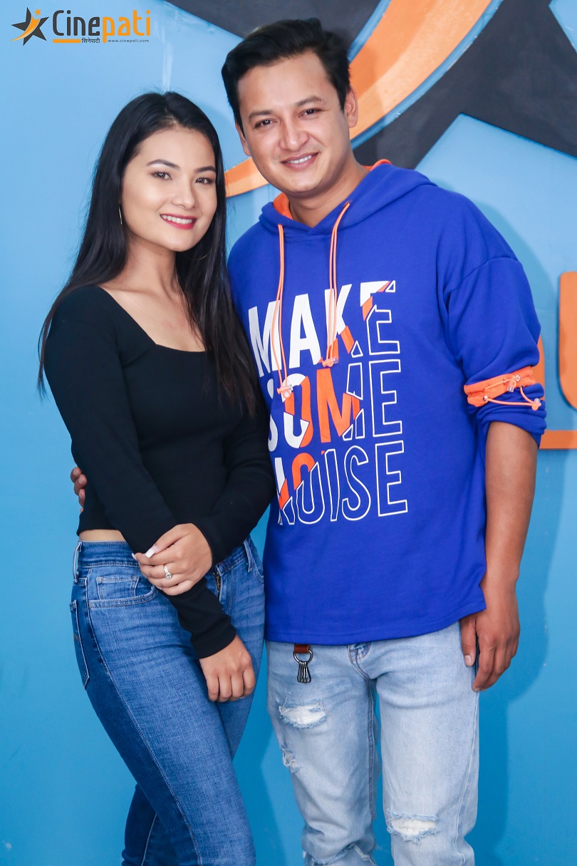 फ्रेममा सलोन र स्मिताको जोडी