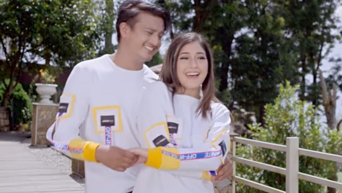 बिनोदको मायाले बाँधिएकी आँचल (भिडियो)