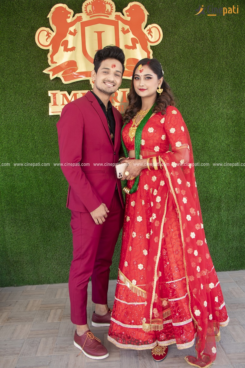 बिहेको रिसेप्सन लुक्समा रेश्मा र बिजु (फोटो फिचर)&nbsp;