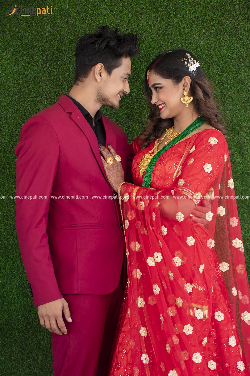 बिहेको रिसेप्सन लुक्समा रेश्मा र बिजु (फोटो फिचर)&nbsp;