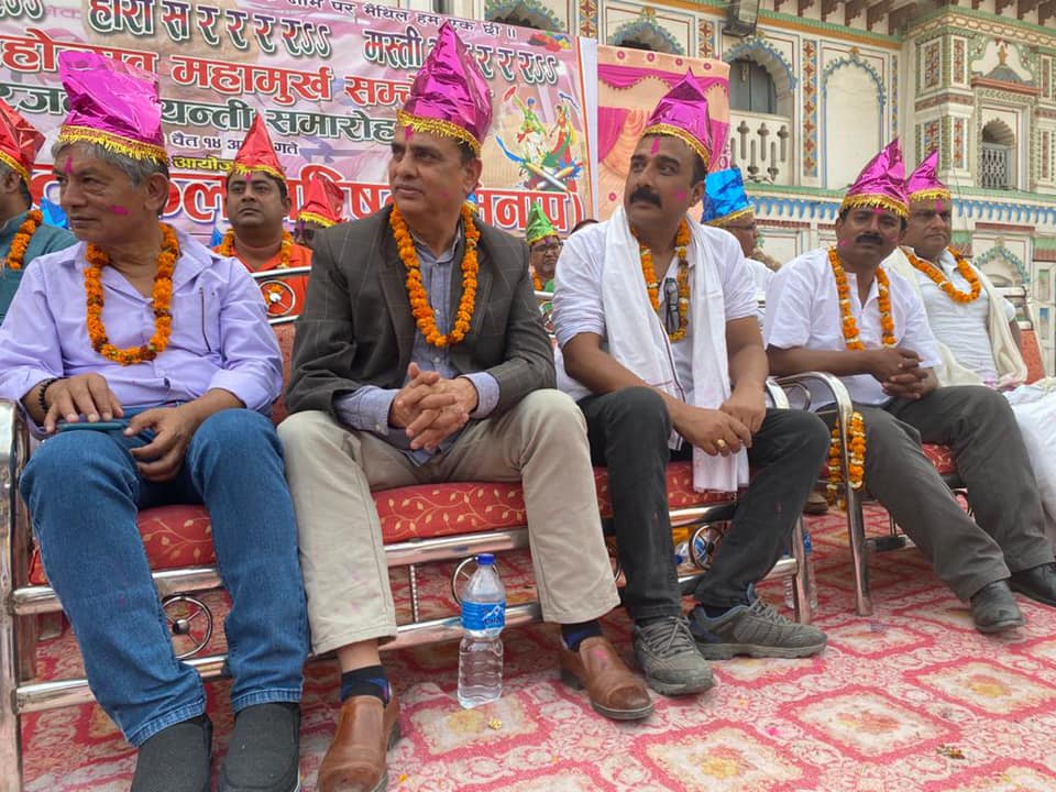  &lsquo;महामुर्ख&rsquo; उपाधी मह जोडीलाई       