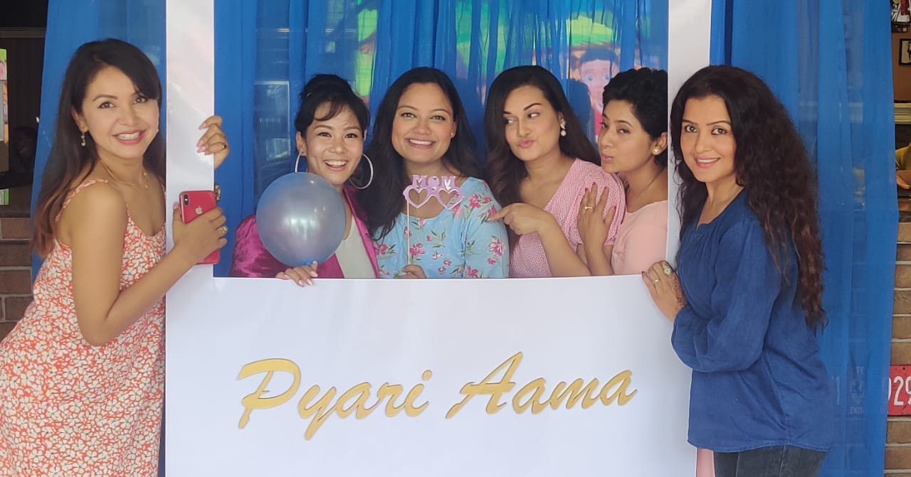 प्रियंका र ऋचालाई दही चिउरा खुवाउँदै नायिकाहरू