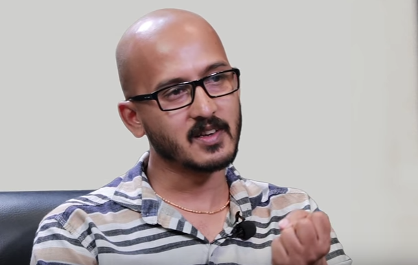 निर्देशक दीपेन्द्र के खनालको प्रश्न, खुलेको हलमा देखाउने चाहिँ के ?