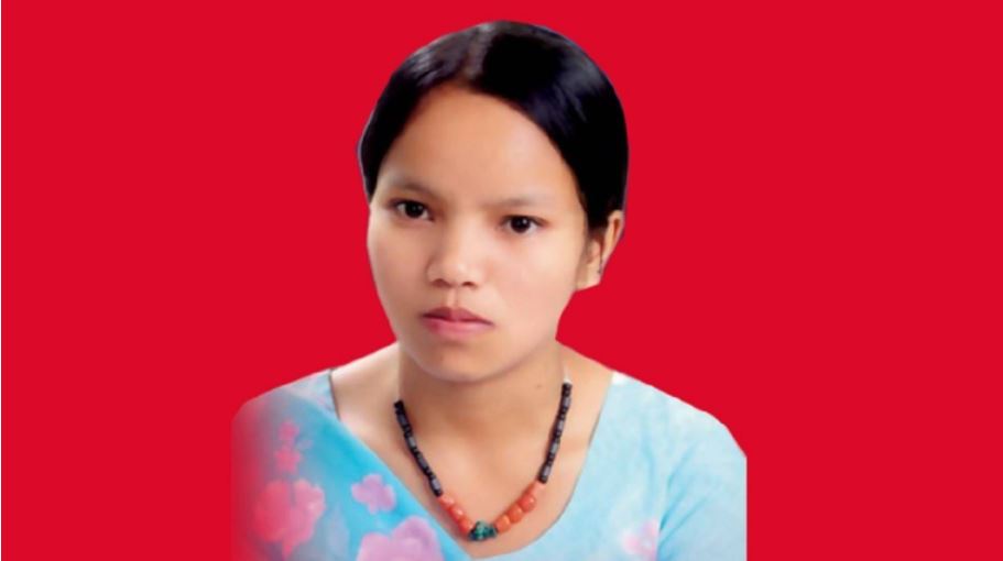 लोक गायिका विष्णु माझीलाई सरकारले विभूषण प्रदान गर्दै 