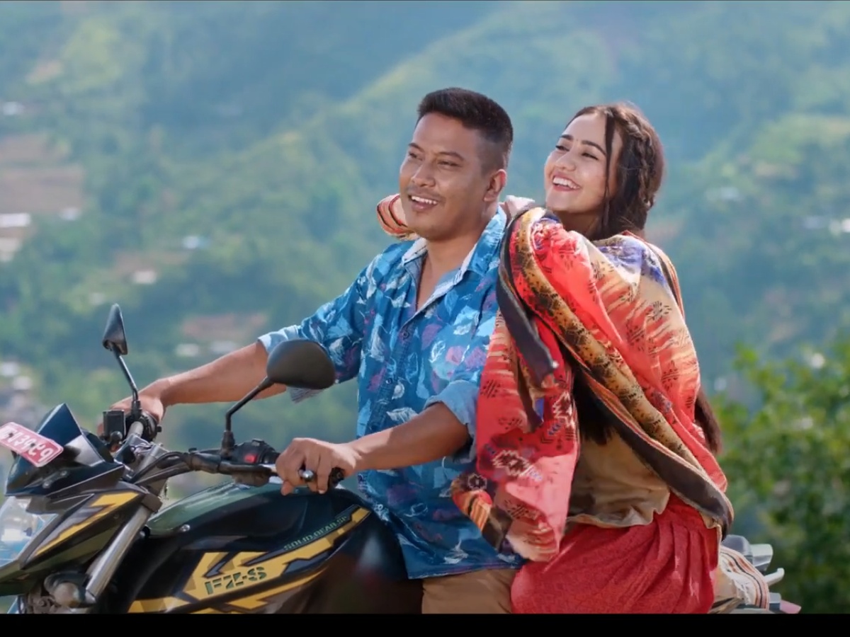 स्वस्तिमालाई मायाको भकारीले भर्दिन्छु भन्दै निश्चल (भिडियो)