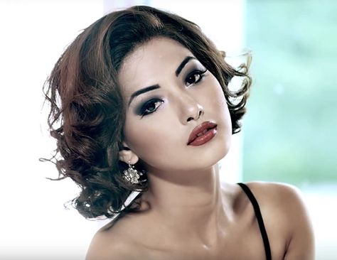 महँगी साम्राज्ञी: म्युजिक भिडियोमा काम गर्&zwj;या पाँच लाख पारिश्रमिक    