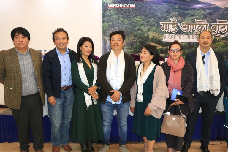 १० वर्ष पछि निर्देशनमा फर्किए नवीन , फिल्मको मुख्य भूमिकामा दयाहाङ