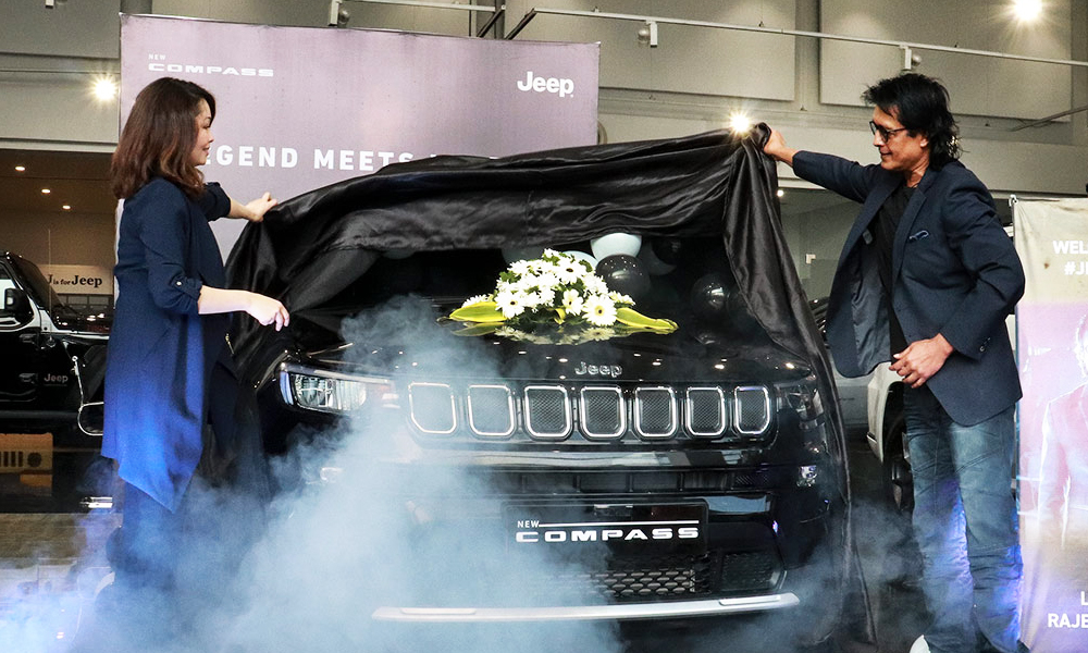 गाडीका सौखिन राजेश हमालले खरिद गरे कम्पासको जिप 