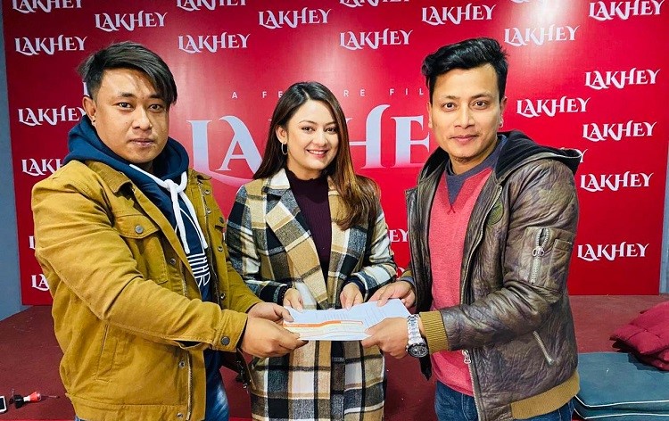 'लाखे' मा नायिका वर्षा अनुबन्धित 