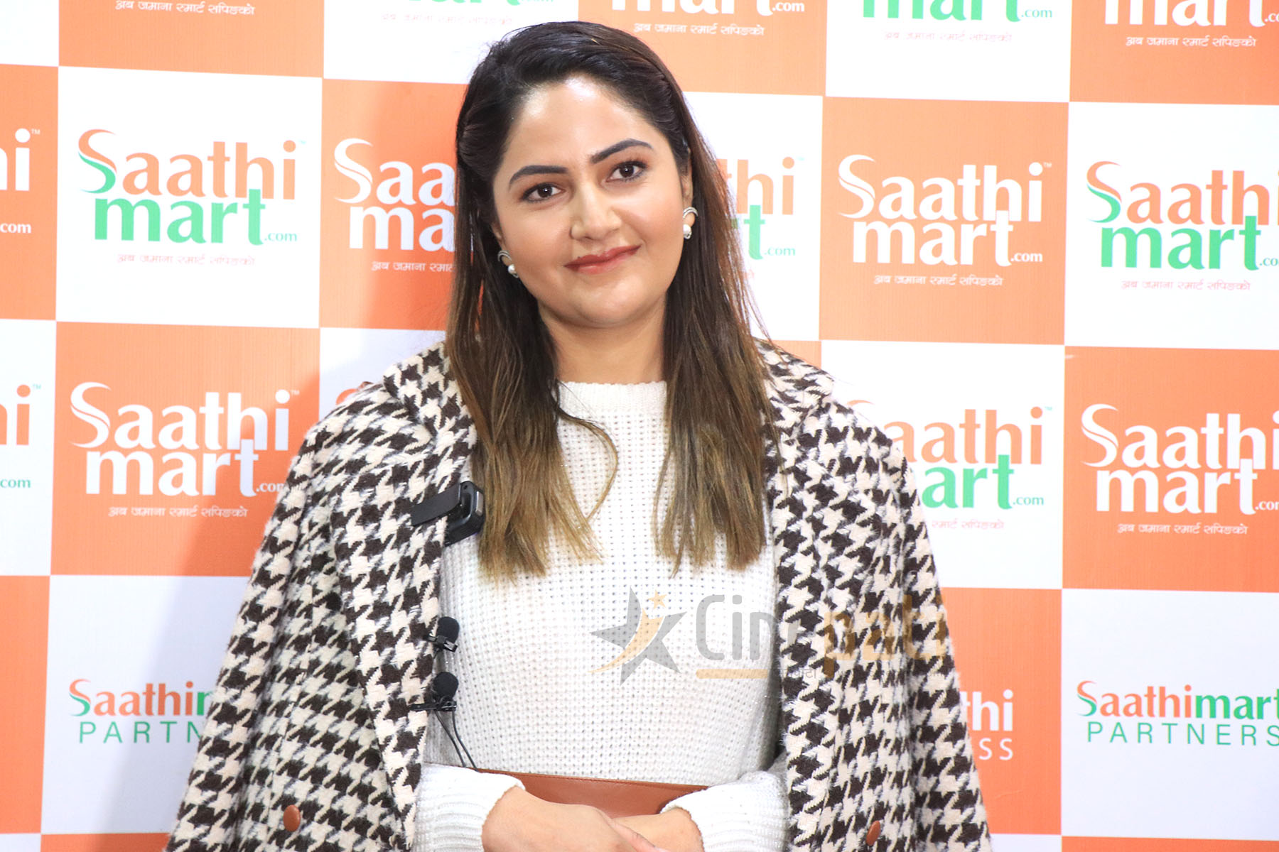 रजतपटलाई  कारबाहीको माग गर्दै बर्षाले दिइन् निवेदन 