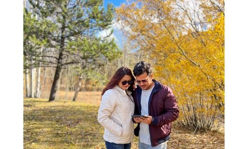 डिभोर्स हल्ला बारे सन्जोक सँगको तस्बिर राख्दै वर्षा यस्तो लेख्छिन्...