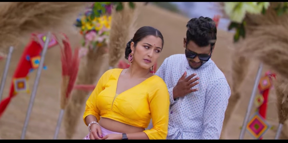  अञ्जलीको `बैँस सापटी&acute; माग्दै अमृत (भिडियो)