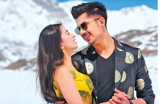 युट्युव ट्रेन्डिङमा &lsquo;ए मेरो हजुर ४&rsquo;को गीत, रुचाइयो अनमोल र सुहानाको केमेस्ट्री&nbsp;