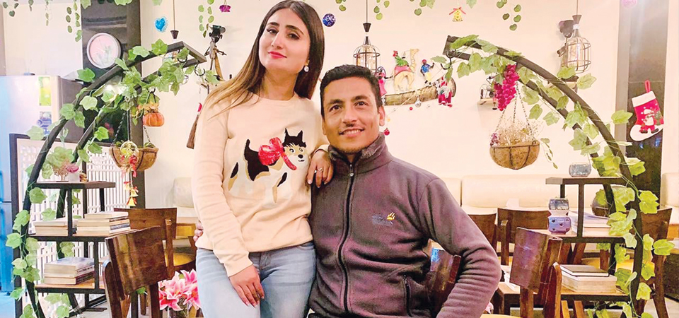 छोडेर जाने कुरा नगर भन्दै पति थिरलाई अञ्जु (भिडियो)