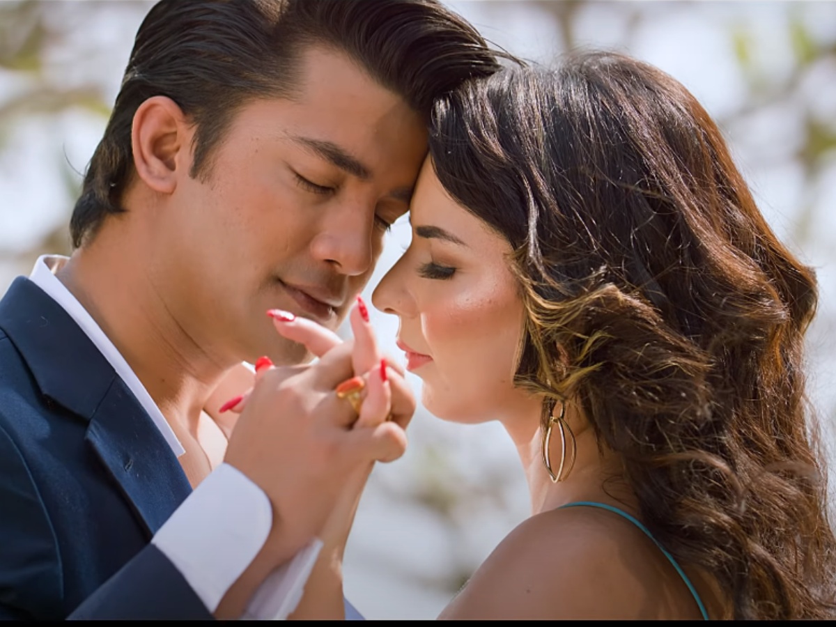  'दुख्छ मन्' भन्दै आकाशसँग रोमान्टिक एलिजा (भिडियो)