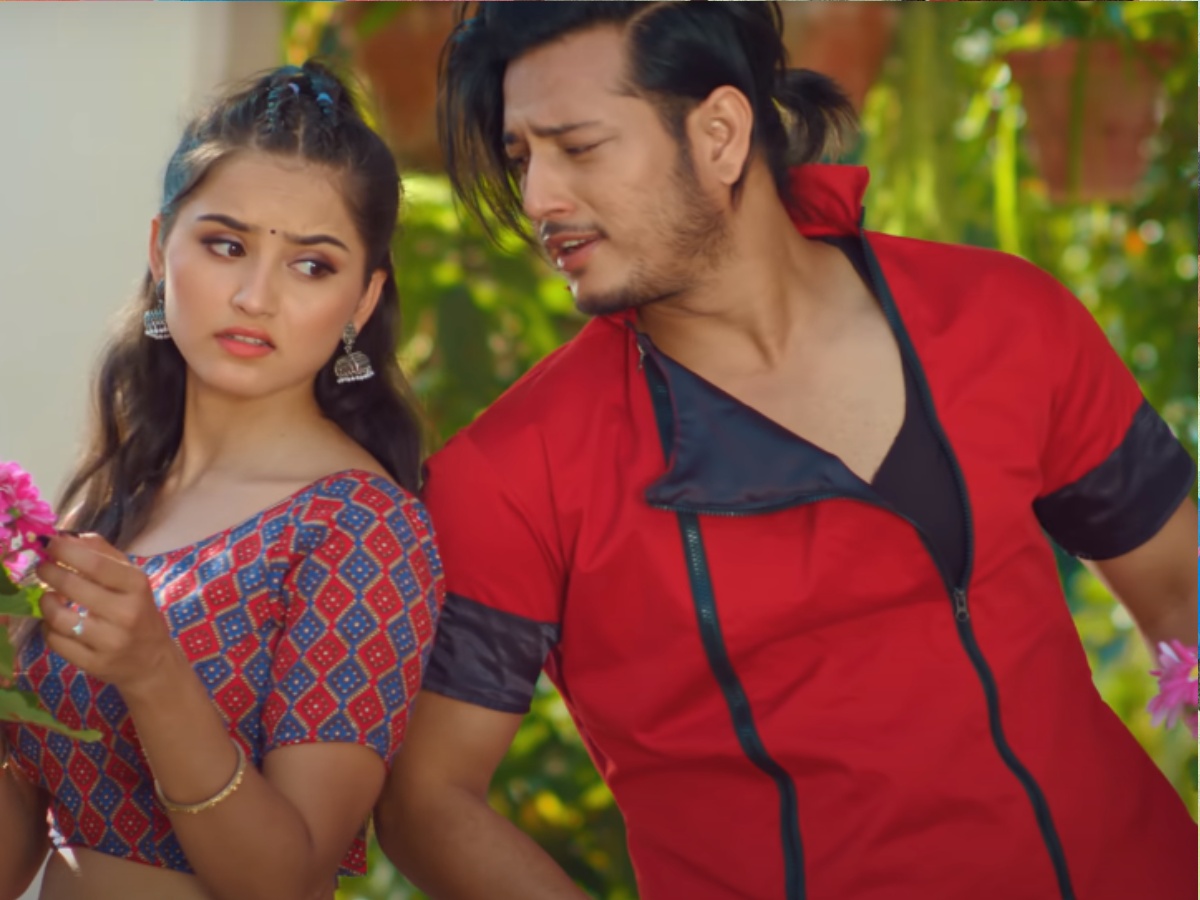 एक अर्काको प्रेममा रमाएका पुष्प र गीता (भिडियो)