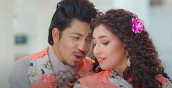  &lsquo;सानी र्&zwj;याईं र्&zwj;याईं र्&zwj;याईं...&rsquo; मा प्रकाश र आँचल (भिडियो)