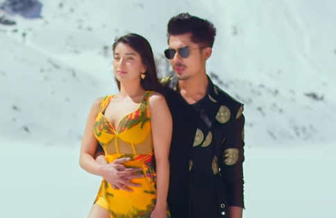 'ए मेरो हजुर ४&rsquo; ले हाउसफुलसहित पहिलो दिन गर्&zwj;यो राम्रो सुरुवात