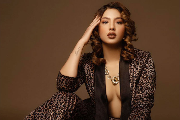 &lsquo;लन्डन टु पेरिस&rsquo;मा साम्राज्ञी शाह अनुबन्धित