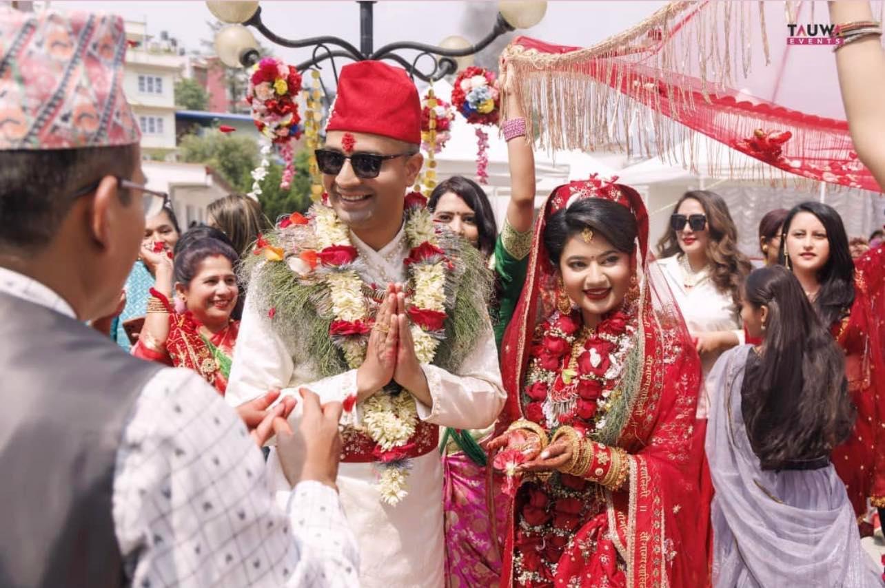 केकीले सार्वजनिक गरीन् विवाहको तस्विर 