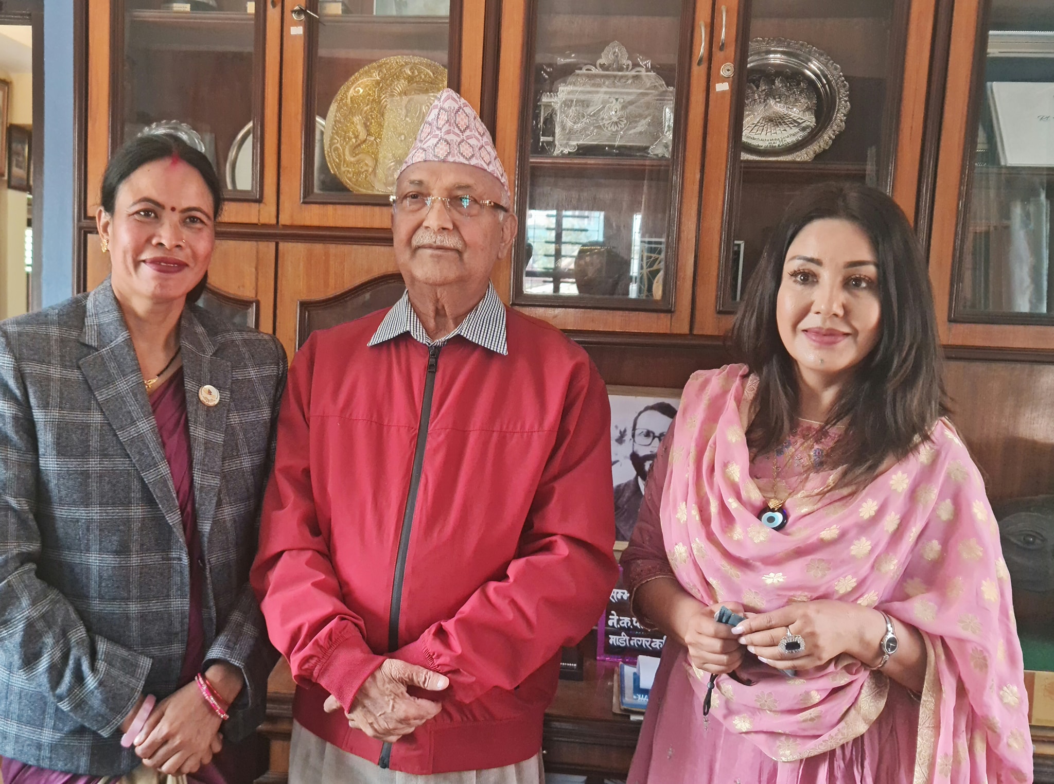 नायिका करीश्मा लेख्छिन् : कडा पार्टी छानिएछ....  