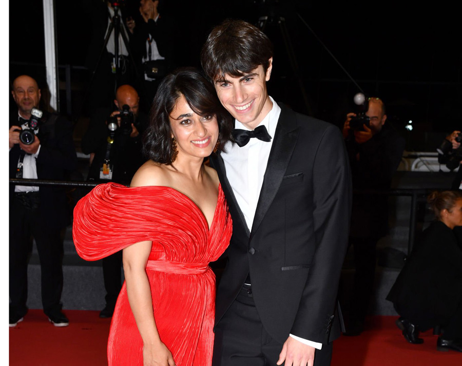 कान्स रेड कार्पेटमा रातो गाउनमा सजिएकी सुरक्षा पन्त