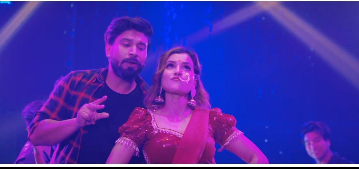 &lsquo;वेलकम टु हेम्जाकोट&rsquo; को आइटम गीतमा अलिशा र बिनोद (भिडियो)