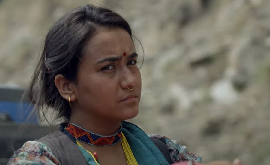 फिल्म 'चिसो मान्छे'को  गीत 'जीवन बाटो' मा सार्वजनिक (भिडियो)  