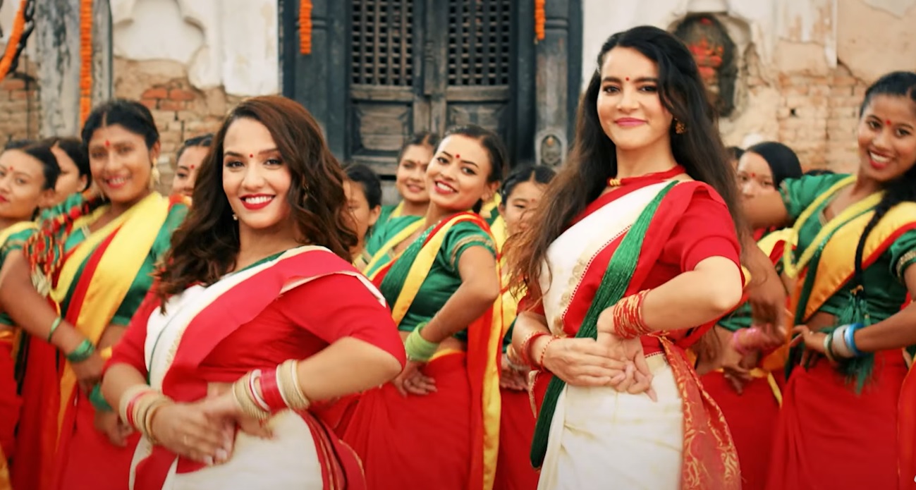 &lsquo;राधा&rsquo;को तिज गीतमा सृष्टि र प्रियंका (भिडियो)