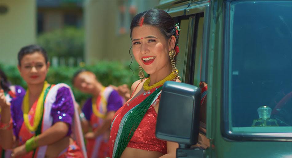 बिनाको &lsquo;खर्च माग्दीनँ&rsquo; बोलको तीज गीत रिलिज (भिडियो)
