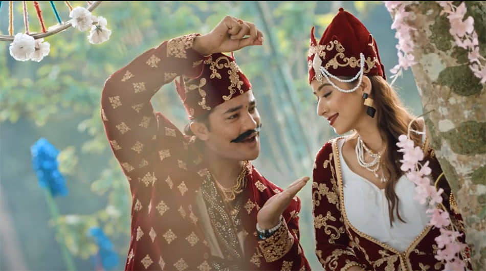 शिरको फूल शिरैमा&rsquo; मा आकाश र तनुजाको रोमान्स(भिडियो)